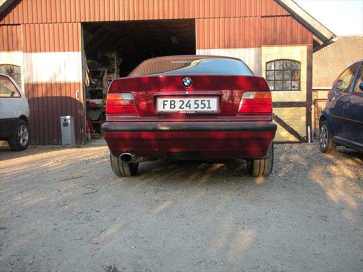 BMW 316i bakket over. *RIP* billede 13