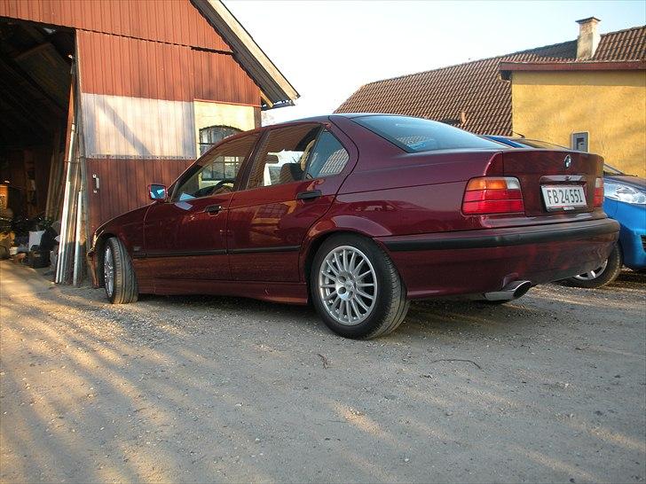 BMW 316i bakket over. *RIP* billede 14