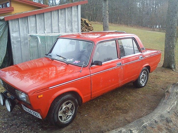 Lada 2105 - nyvasket billede 1