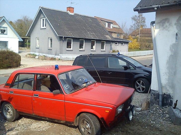 Lada 2105 - landtyr med blinket på taget billede 5