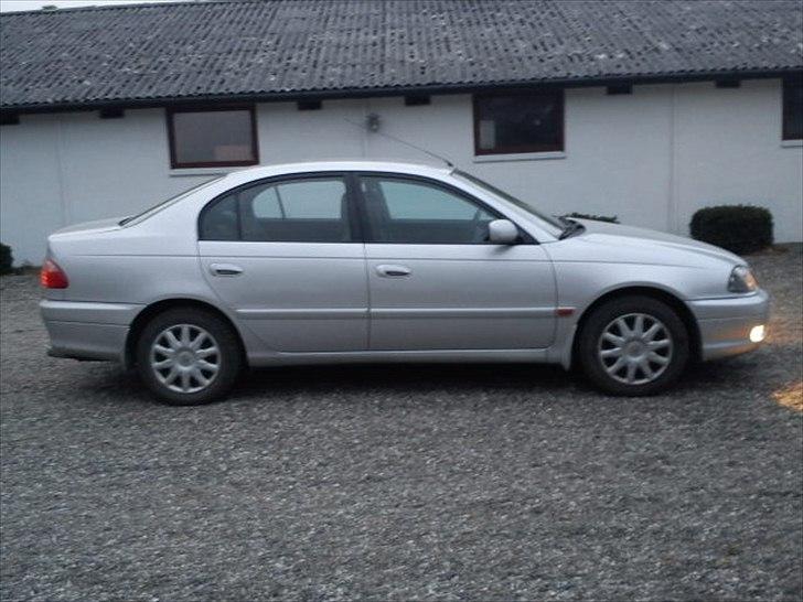Toyota Avensis T22 billede 6