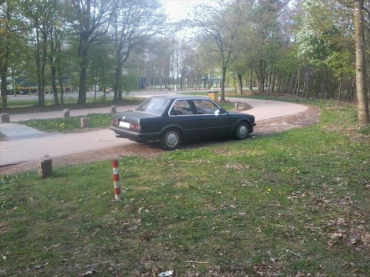 BMW 320i 2d E30 billede 2