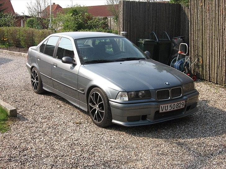 BMW E36 320i - Billedet er taget 2 dage efter jeg fik den, har selv montert fælge og m3 spejle. billede 20