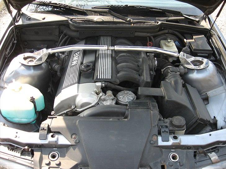 BMW E36 320i - Tårnstiver monteret 2 dage efter jeg fik den. billede 15