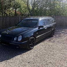 Mercedes Benz E300TD W210 avantgarde