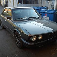 BMW e28 525 2.7 eta
