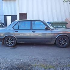 BMW e28 525 2.7 eta
