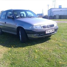 Opel Astra 1,6 8v GLS Sedan