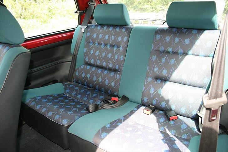 Peugeot 106 Style - Der kan sidde tre mennesker over 180cm, tro det eller lad være :D billede 18