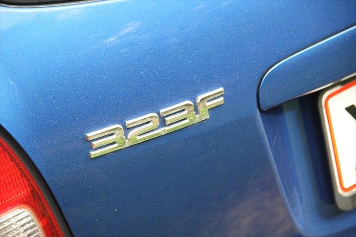 Mazda 323F SLX 1,8i "SOLGT" billede 1
