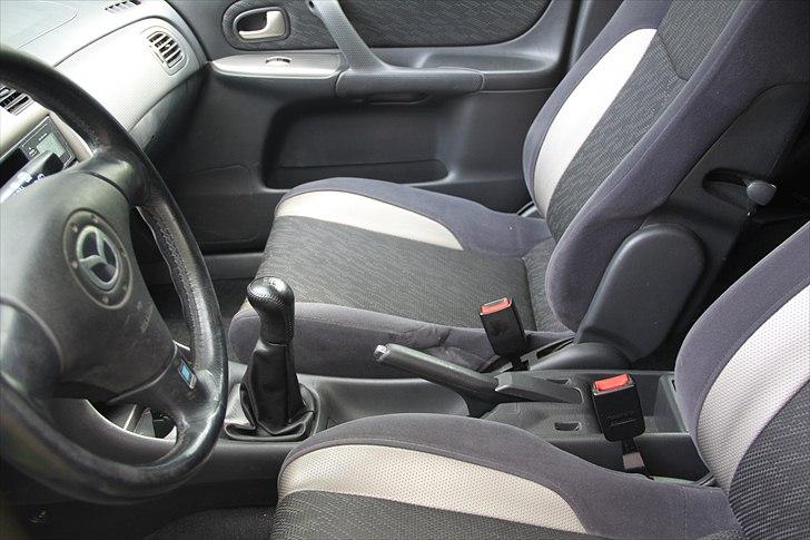 Mazda 323F SLX 1,8i "SOLGT" billede 4