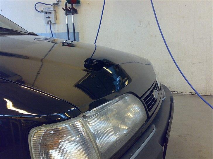 Ford Sierra Azur - Efter polering maling slibning spartling opretning, i baglæns rækkefølge billede 2