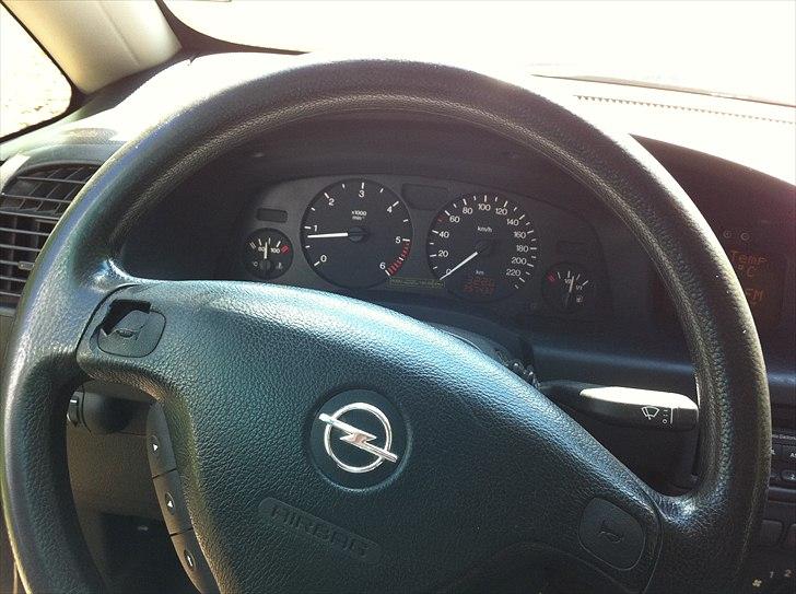 Opel Zafira 2,0 DTi flexivan - Styretøjet tættere på! billede 10
