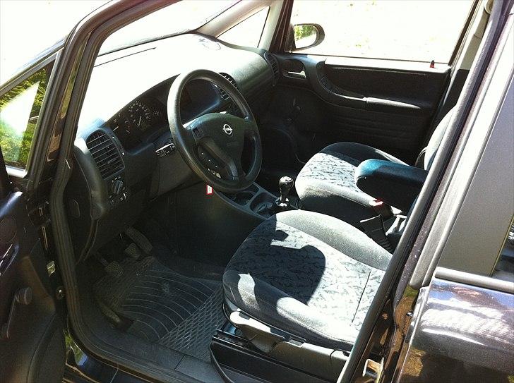 Opel Zafira 2,0 DTi flexivan - Kommandobroen! Virkelig flot og velholdt!!! Skal helt sikkert ses IRL :P billede 12