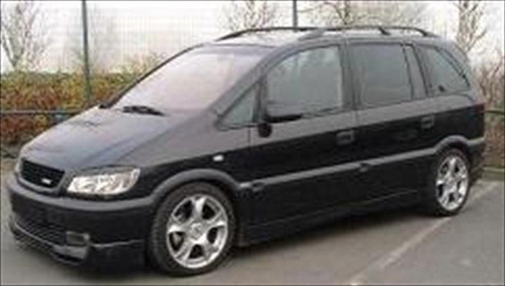 Opel Zafira 2,0 DTi flexivan - Et billede jeg fandt på Ebay, da jeg søgte efter øjenskygger! SÅDAN må den da godt ende med at se ud når jeg er færdig, bare med nogle andre fælge! Sweeeet!!! :) billede 18