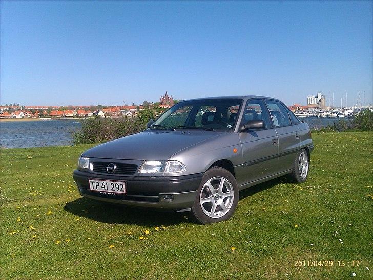 Opel Astra 1,6 8v GLS Sedan billede 1