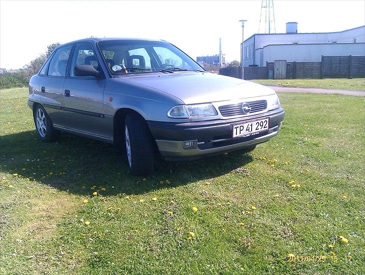 Opel Astra 1,6 8v GLS Sedan billede 2