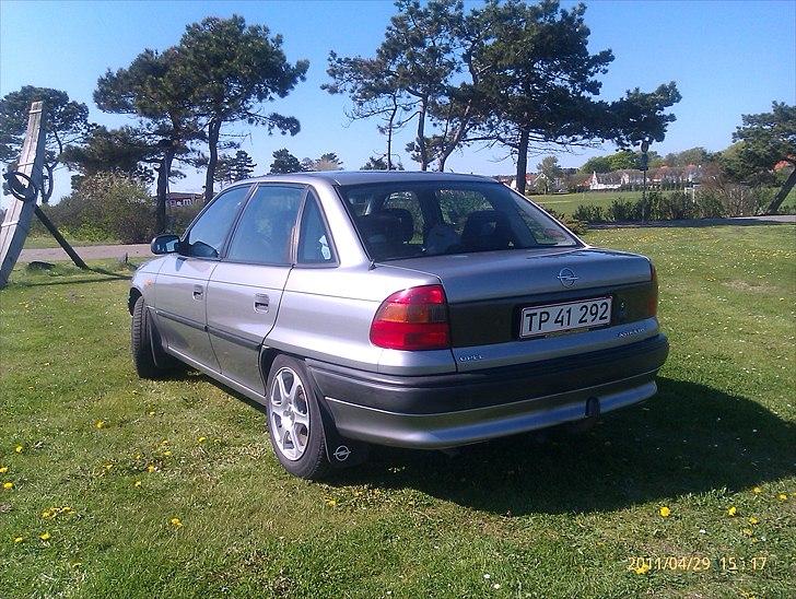 Opel Astra 1,6 8v GLS Sedan billede 3