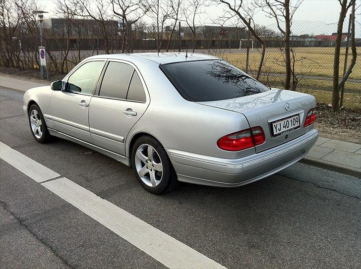 Mercedes Benz E 270 CDI billede 1