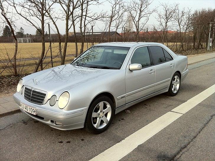 Mercedes Benz E 270 CDI billede 2