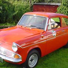 Ford Anglia 105E