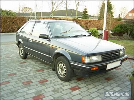 Mazda 323 1.3GT *SOLGT* - Ja sådan så den jo ud engang... Er der sket noget? Ja det tror jeg da nok der er!! hehe billede 15