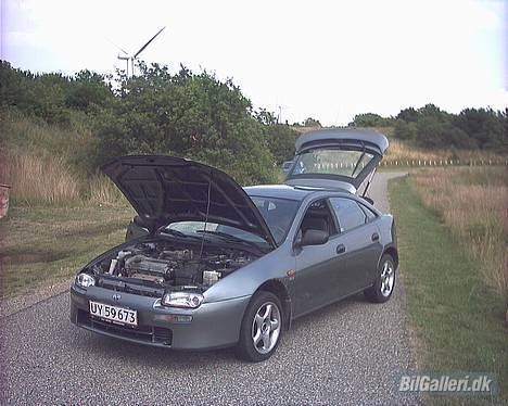 Mazda 323 F  Solgt..... billede 1