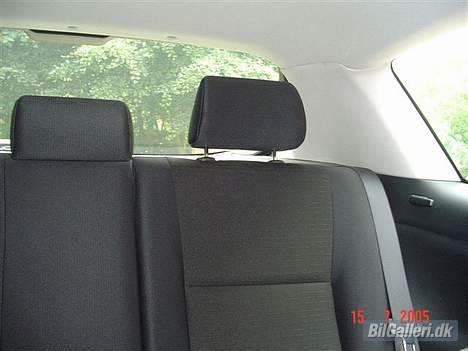 Toyota Corolla T Sport - Læg mærke til detaljerne - ALT er beklædt, intet plastic i synsfeltet her. billede 17