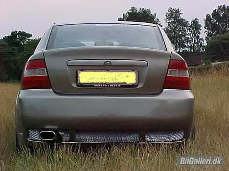 Opel Vectra B ***solgt*** - Opel logo huller lukket billede 9