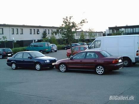 Mitsubishi Carisma - Carismaen og vores Corolla model "bovlam"  billede 8