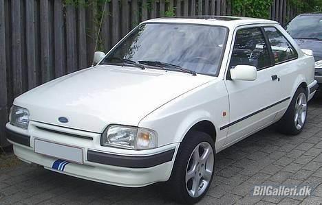 Ford Escort "Sport" - Før de nye fælge og sænkning. billede 6