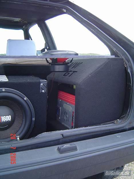 VW Polo Coupe SOLGT - Læg lige mærke til der er skåret VW GT ud i filten..! billede 9