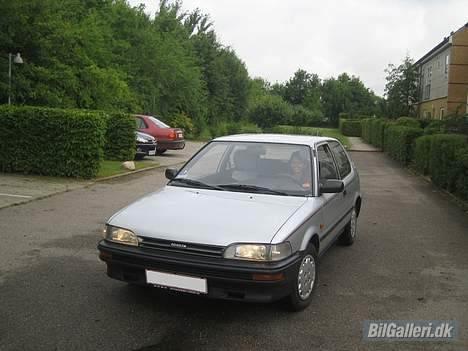 Toyota Corolla XL 1.3 (solgt) - Corolla XL front, simpel men fræk billede 1