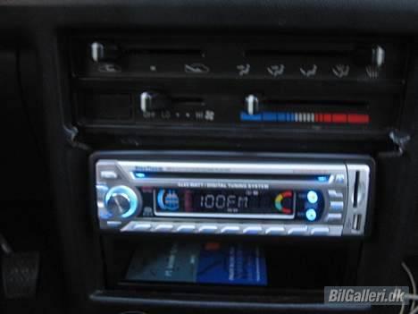 Toyota Corolla XL 1.3 (solgt) - BlueTinum bilstereo med blåt lys - Radio FM 100 billede 6