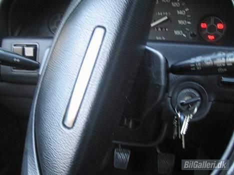 Toyota Corolla XL 1.3 (solgt) - Close-up af rat samt nedre region instrumentbrættet billede 9