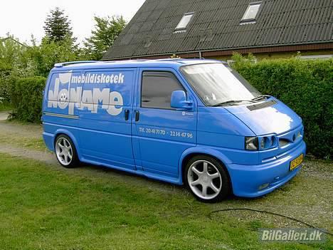 VW TRANSPORTER. SOLGT - bilen med lidt reklamer og 10*18" oz racing fælge billede 4