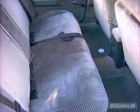 Ford Granada 2,3 V6 skrottet - velour bagsæde billede 3