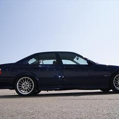 BMW 323i  (solgt)