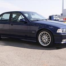 BMW 323i  (solgt)