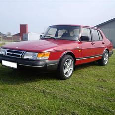 Saab 900i