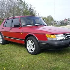 Saab 900i