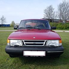 Saab 900i
