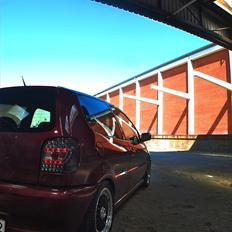 VW     Polo 6n Red/black edi