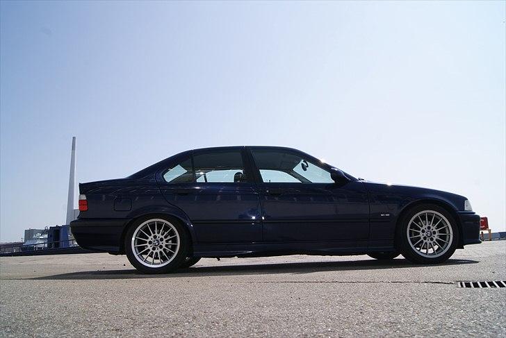 BMW 323i  (solgt) billede 1