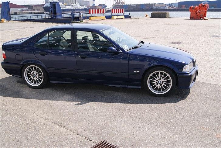 BMW 323i  (solgt) billede 2