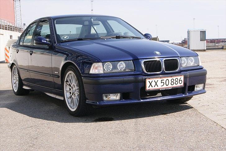 BMW 323i  (solgt) billede 4