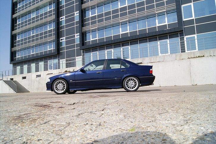 BMW 323i  (solgt) billede 6