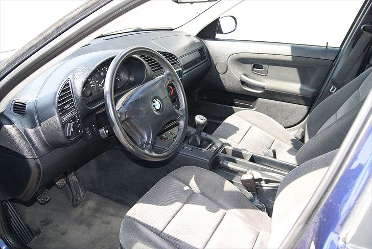 BMW 323i  (solgt) billede 7