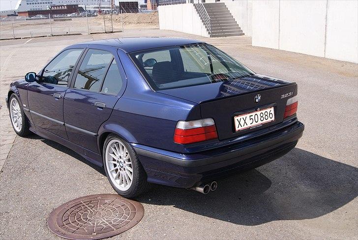 BMW 323i  (solgt) billede 9