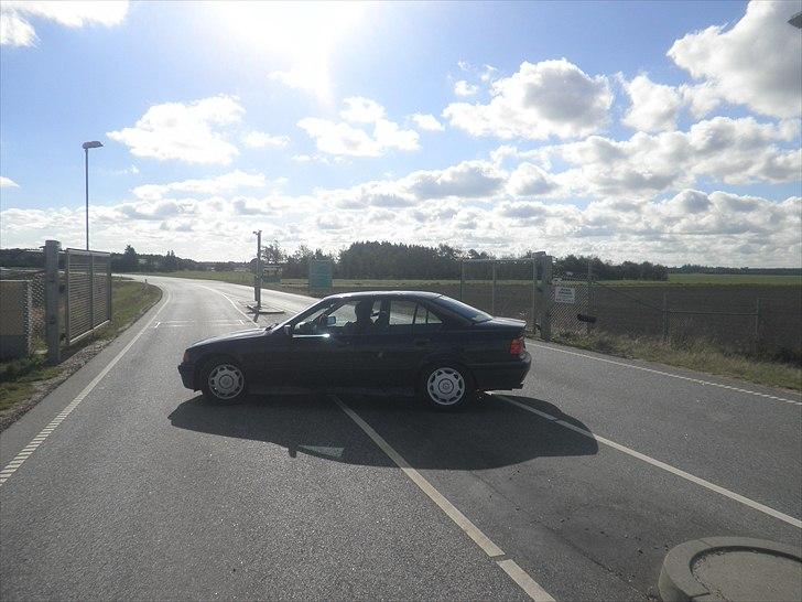 BMW 316 I E36 SOLGT - ved flyveplads vandel. ingang van del park billede 2